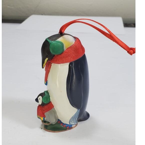 Vintage Hallmark Keepsake Ornament 2001 Safe & Snug  PRE-OWNED - Picture 3 of 7